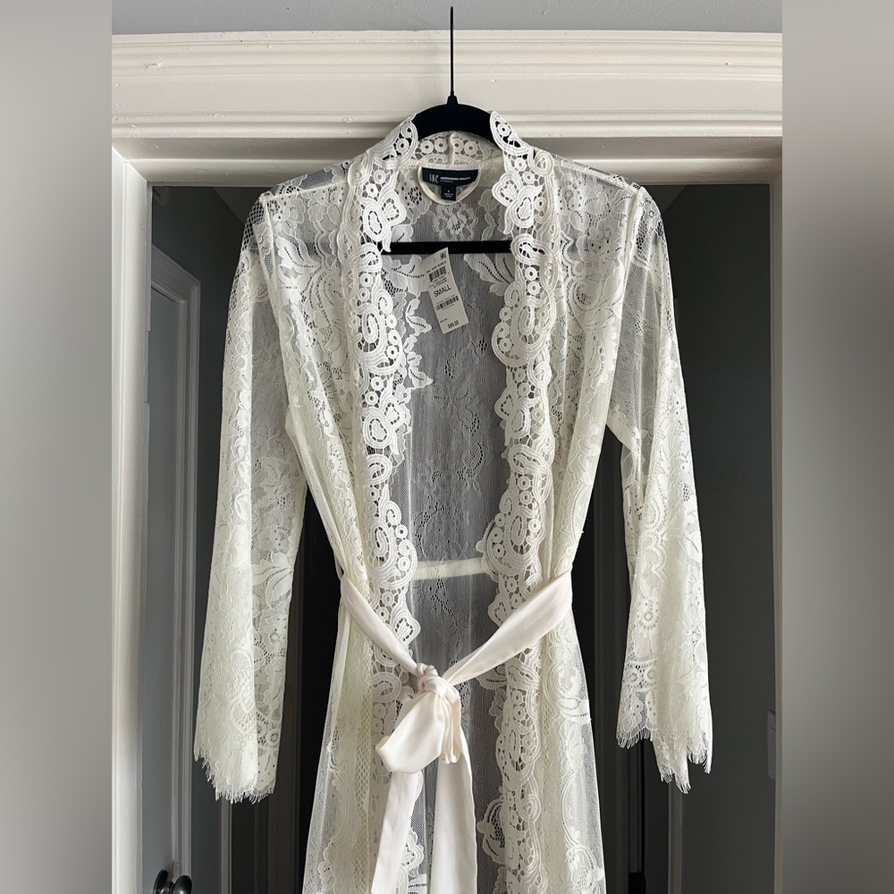Long Ivory Lace Robe with Tie Belt - Picture 7 of 7